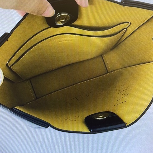 Stella McCartney Logo Crossbody Bag Black - Picture 9 of 11